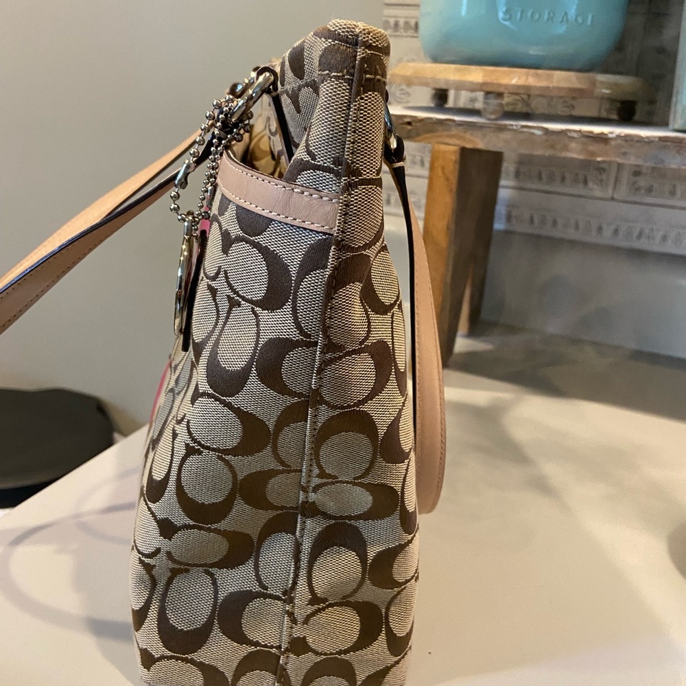 Coach Handbag. Good Used Condition. - Picture 7 of 9